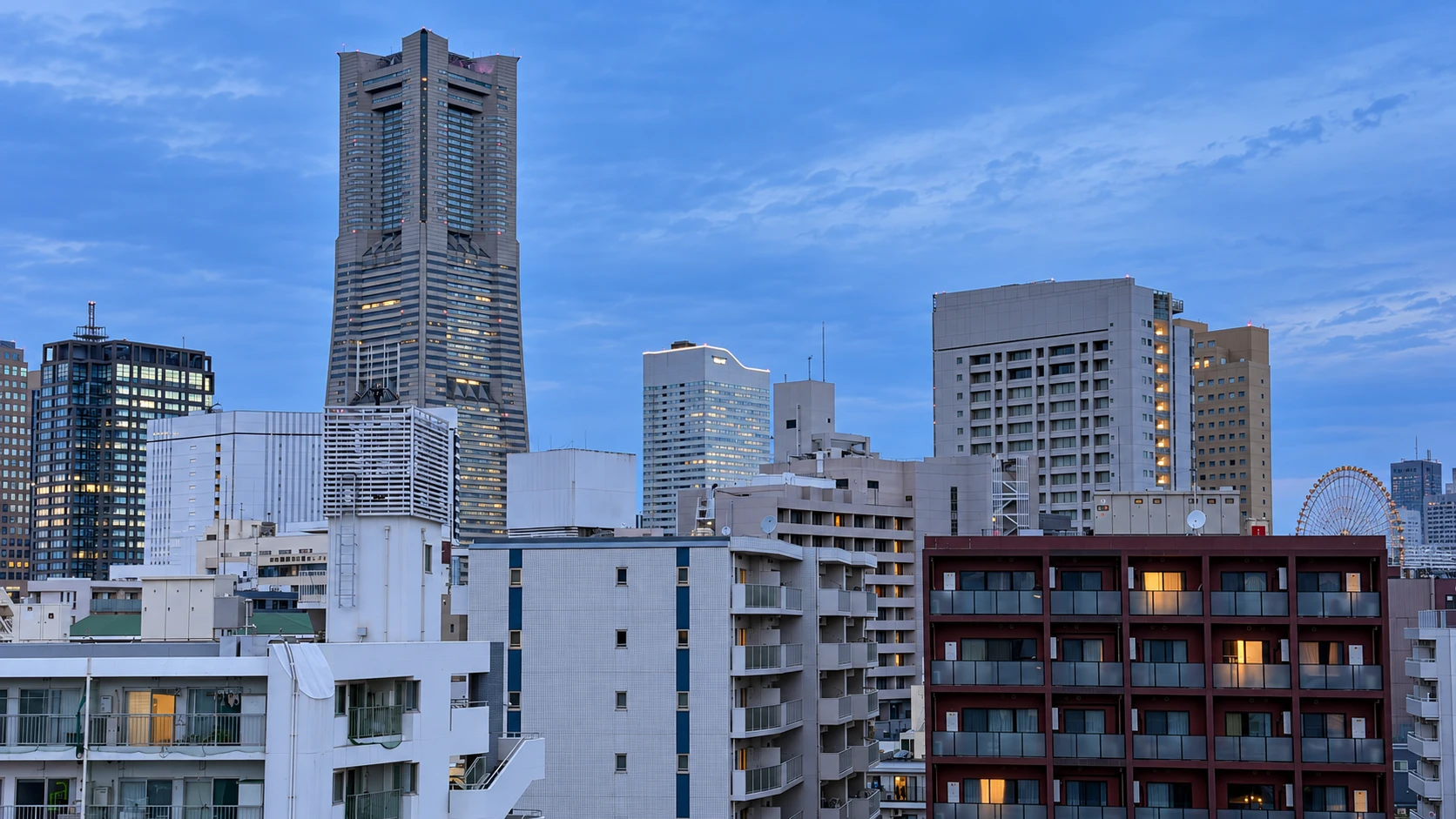シーガルパレス桜木町から望むランドマークタワー